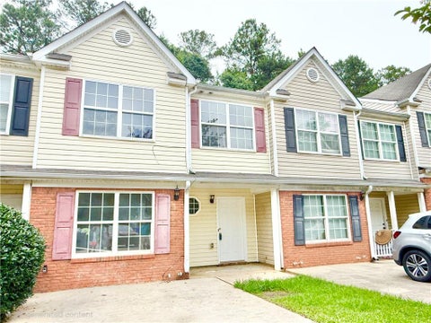 Townhouse For Sale - 1425 Maple Valley Court<br/> Union City, GA 30291