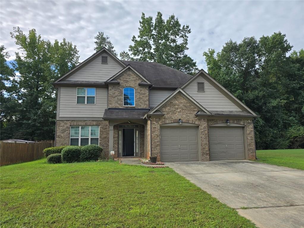 Move right in to this beautifully kept home at the heart of Stone Mountain! 4 bedrooms, 3 baths with open living room/kitchen with fireplace. House located close to the cul-de-sac with well maintained HOA.
Recently updated with new countertops and professionally cleaned from top to bottom, this home is truly move-in ready. Inside, you’ll find bright living spaces, a functional kitchen, and plenty of room to relax. Peaceful neighborhood is perfect for gatherings, play, or just enjoying the outdoors. With a great location near schools, shopping, and easy highway access, this home is a must-see!