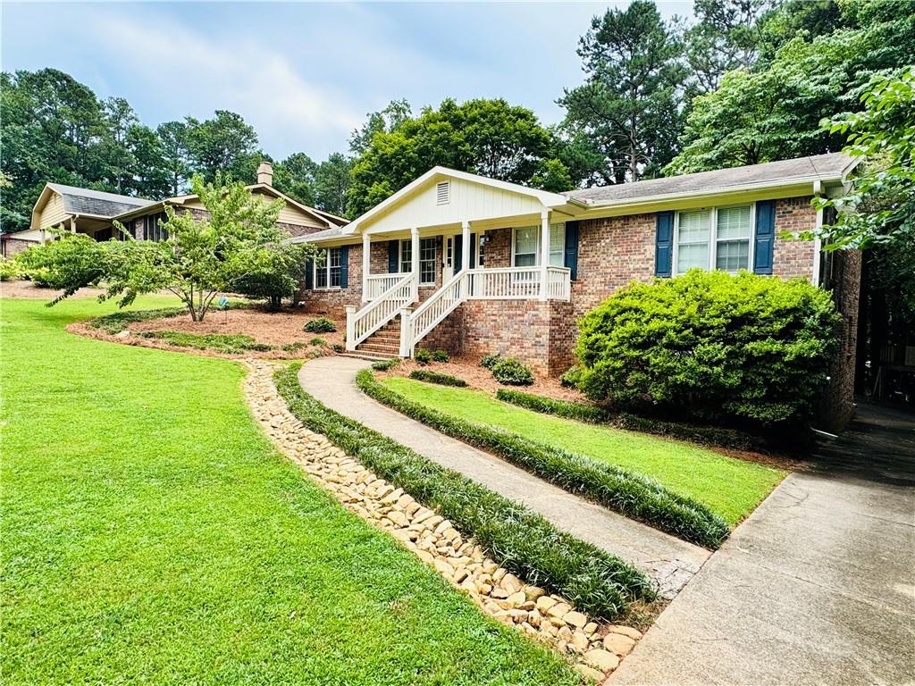 90 Vanya Lane SE