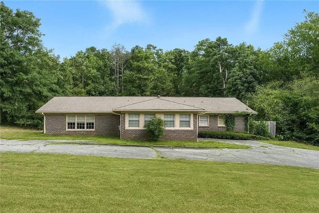 Spacious, Flexible, and Full of Potential – Ideal for Investors, House Hackers, or Multi-Generational Living
Sitting on 1.3 acres in the thriving Lithonia/Stonecrest corridor, this full-brick ranch offers size, versatility, and income potential in one package. With over 2,500 sq ft, two fully equipped kitchens, multiple living areas, and separate private entries, it’s perfect for multi-generational living, short- or long-term rentals, or a house hack that pays your mortgage.
The layout already functions as two independent living spaces—ideal for extended family, a live-in tenant, or creating a lucrative rental setup. And with no HOA or rental restrictions, your options are wide open.
While the home could benefit from some cosmetic updates, it’s move-in ready with a solid structure and functional systems. That means you can update at your own pace while generating income right away.
Located just minutes from Arabia Mountain’s scenic trails and The Mall at Stonecrest, you’ll enjoy suburban privacy with quick access to I-20 for an easy commute to downtown Atlanta.
If you’re an investor, creative buyer, or someone looking for a flexible home that can adapt to your needs, this property is a rare find. Bring your vision, and turn this into your income-producing or multi-gen dream property.