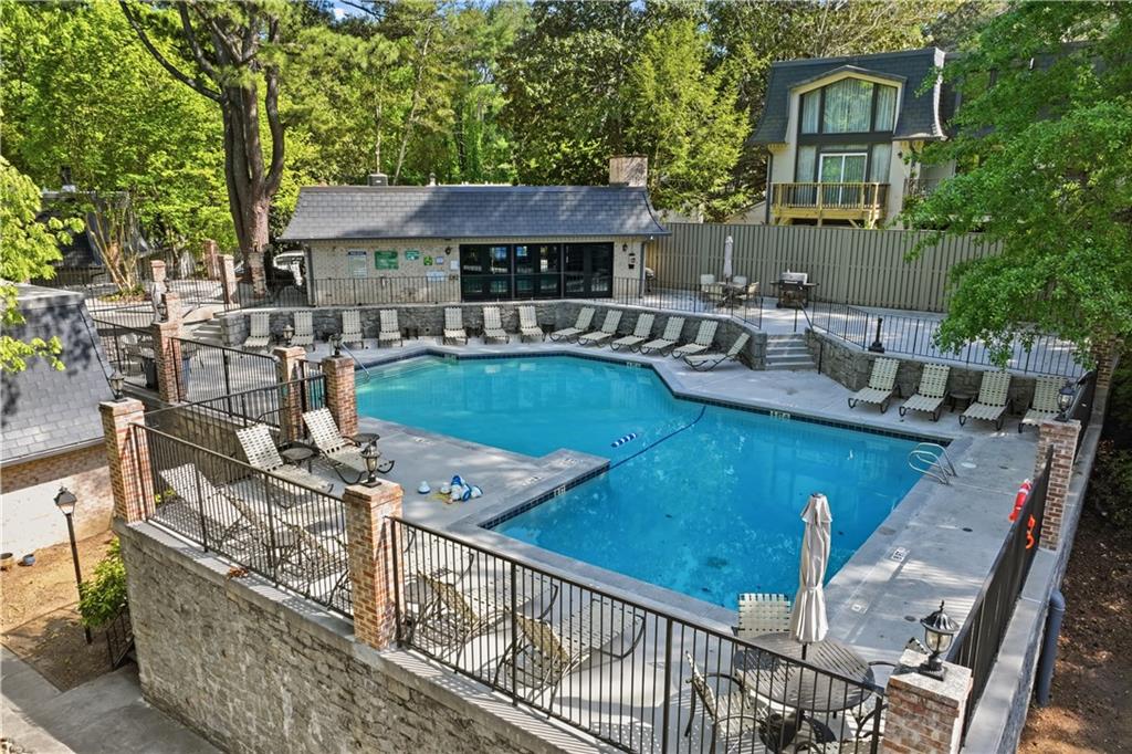 102 Rosaire Place NW