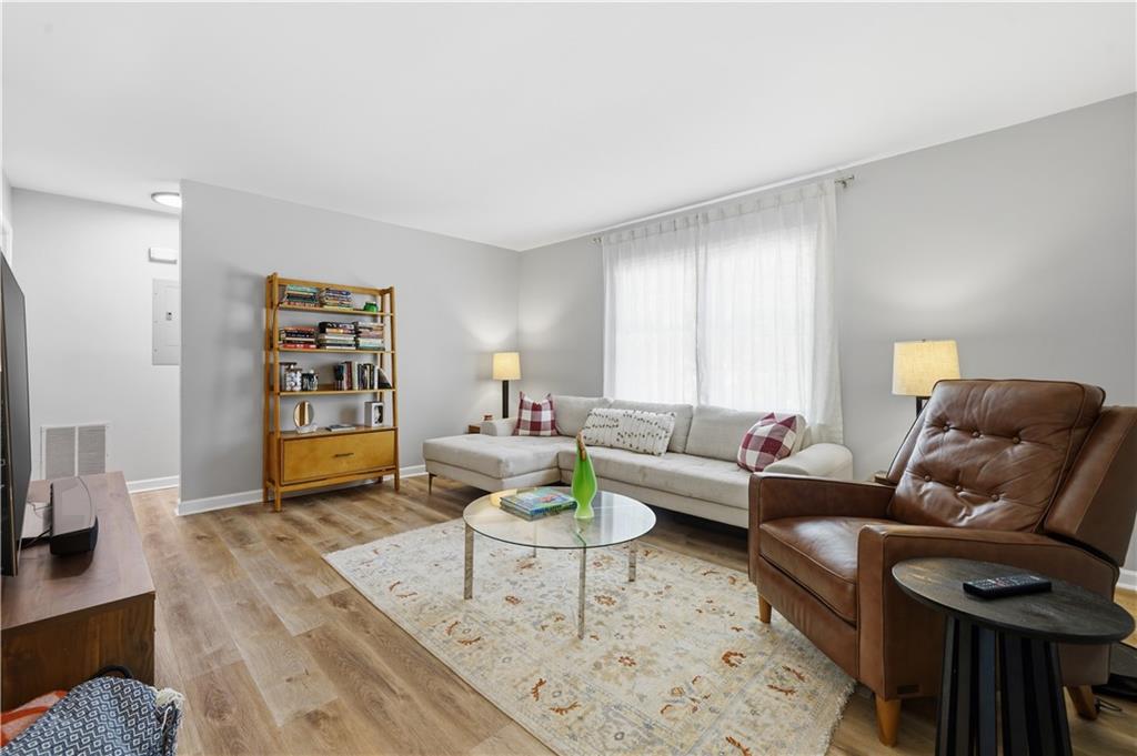 102 Rosaire Place NW