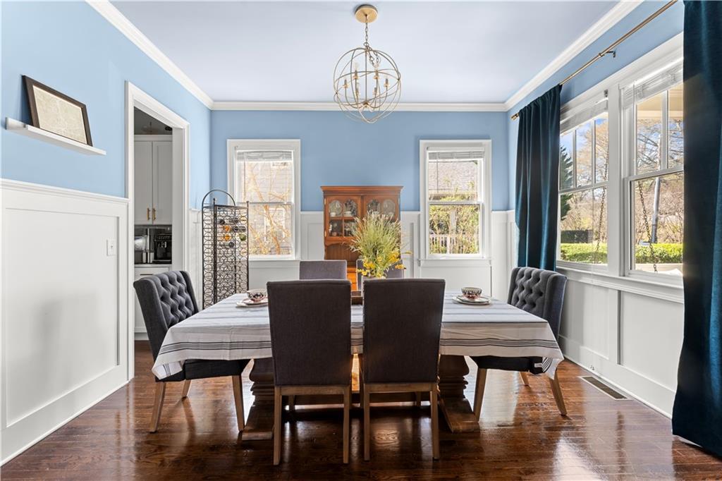 2107 Oakview Road SE