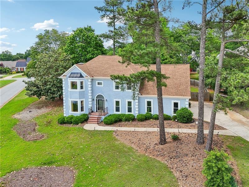 Stunning two-story traditional home nestled in the prestigious Cramac Plantation Community. This beautiful residence is a must-see, featuring fresh paint, and a long driveway that offers ample parking. The large, fenced backyard boasts a spacious deck, perfect for entertaining family and friends. Inside, you’ll find an elegant formal living and dining room, along with a cozy den with custom built-in bookcases. The master bathroom offers a luxurious retreat with a separate whirlpool tub and walk-in shower. The spacious master bedroom, along with three additional bedrooms, provides plenty of room for family and guests. Conveniently, the laundry room is located upstairs for added ease. Don’t miss the opportunity to make this exceptional home yours!
Additionally, if an offer is made, the seller may contribute $7,000 towards the buyer's closing costs.