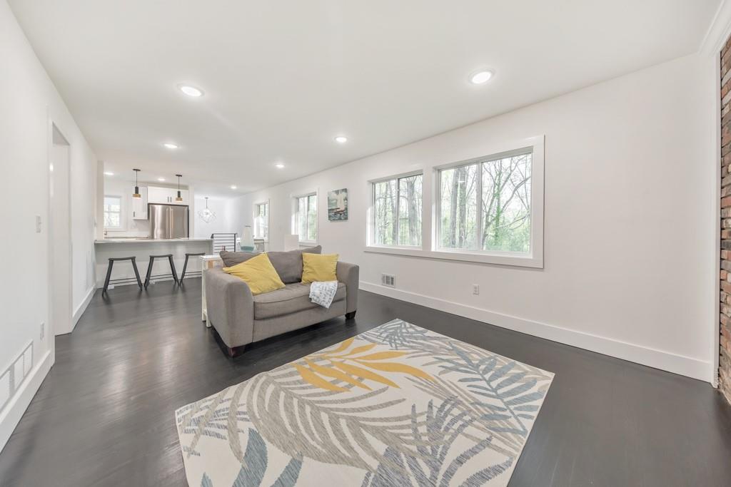 2419 Edgewater Drive SW