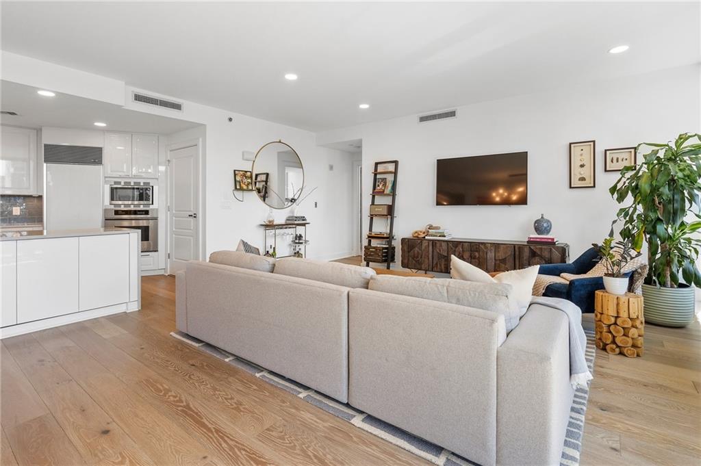 700 Park Regency Place NE 1503