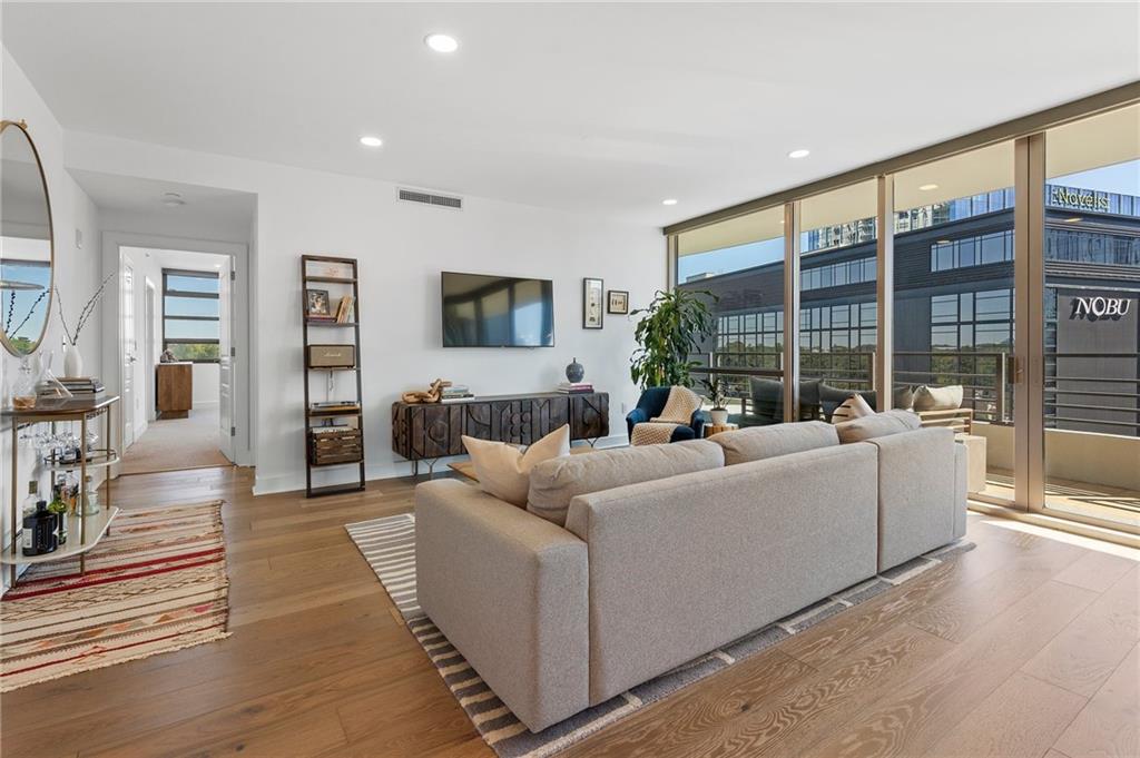 700 Park Regency Place NE 1503