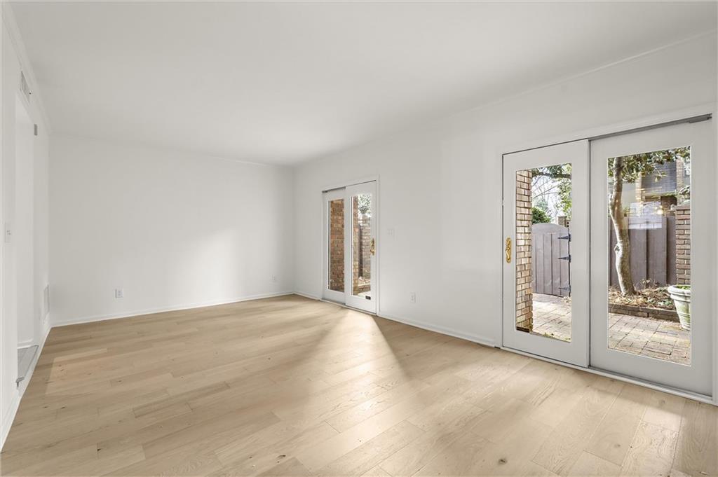 27 Old Ivy Square NE