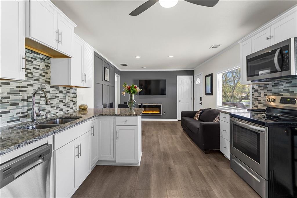 1111 Valley View Road SE