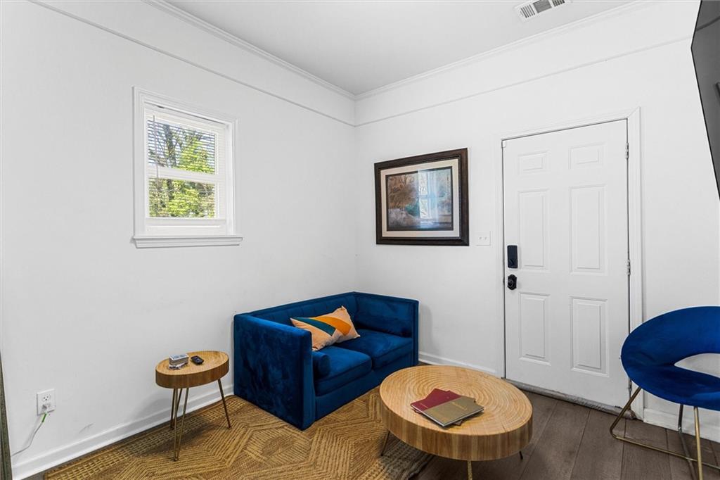 1111 Valley View Road SE