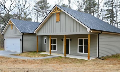 Homes For Sale - 110 Kings Crossing Drive<br/> Dawsonville, GA 30534