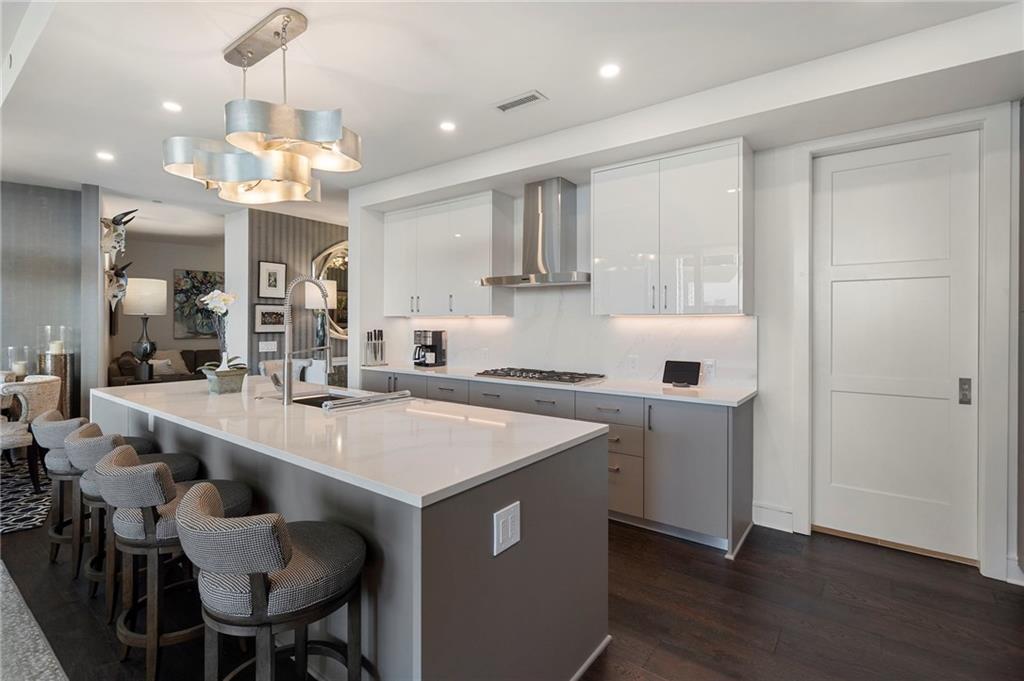 2425 Peachtree Road NE 707