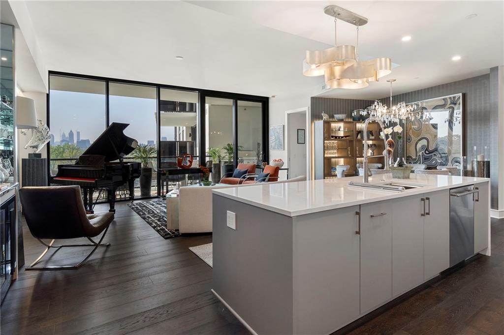 2425 Peachtree Road NE 707