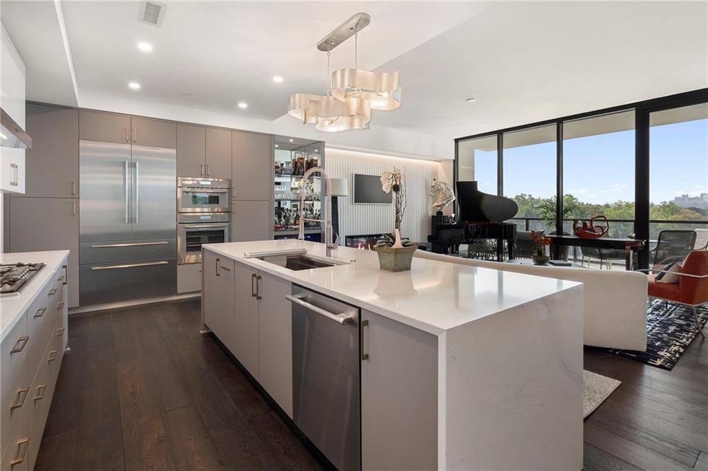 2425 Peachtree Road NE 707