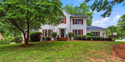 Homes For Sale - 2571 Meadowglen Trail<br/> Snellville, GA 30078