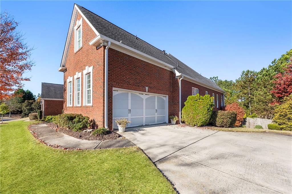 5235 Villa Lake Court