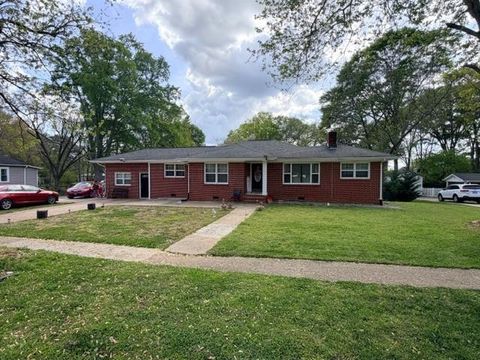 Homes For Sale - 2025 Broad Street<br/> Barrow County, Statham, GA 30666