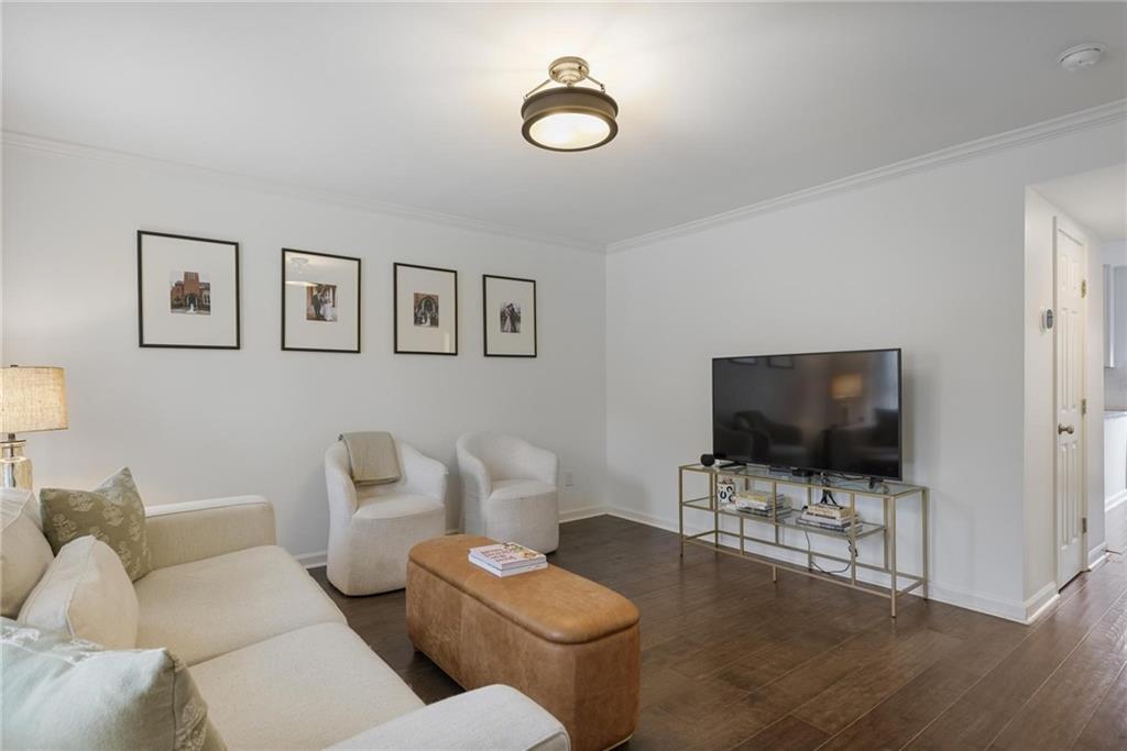 1101 Collier Road NW V3