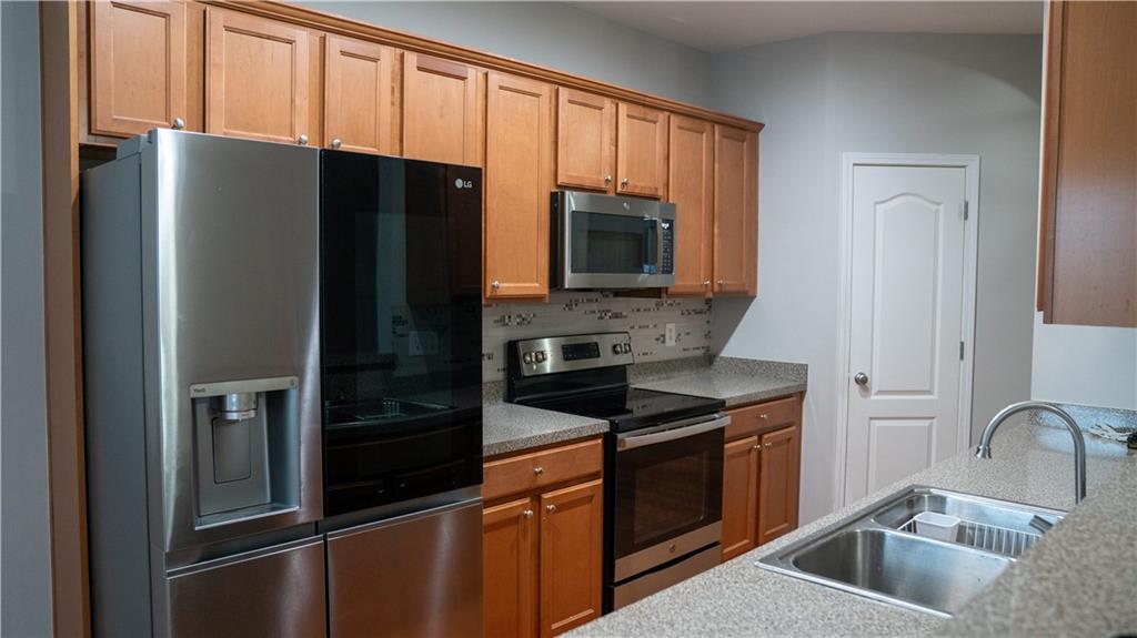 2476 Suwanee Pointe Drive, Lawrenceville, Georgia image 3