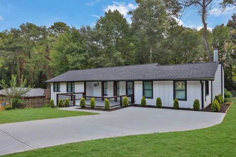 Photo of 3122 Vandiver Drive, Marietta, GA 30066 (MLS # 7645603)