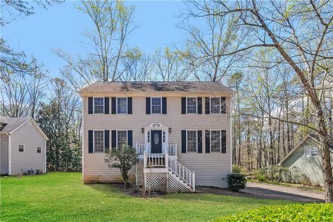 Homes For Sale - 2652 Forest Way<br/> Marietta, GA 30066