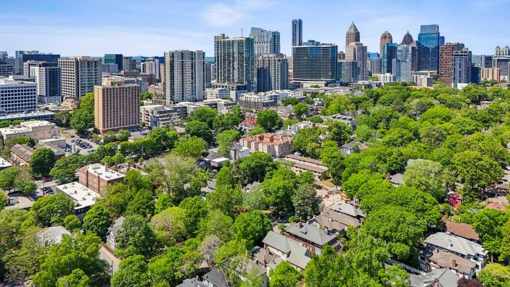 702A Myrtle Street NE