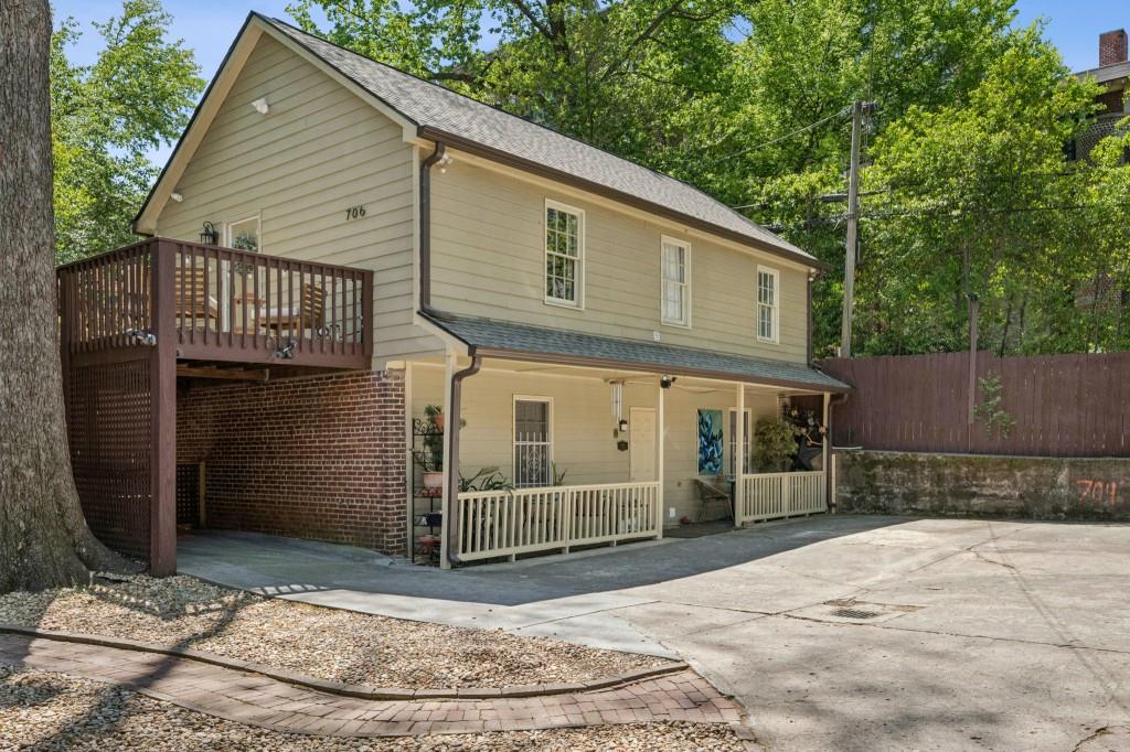 702A Myrtle Street NE