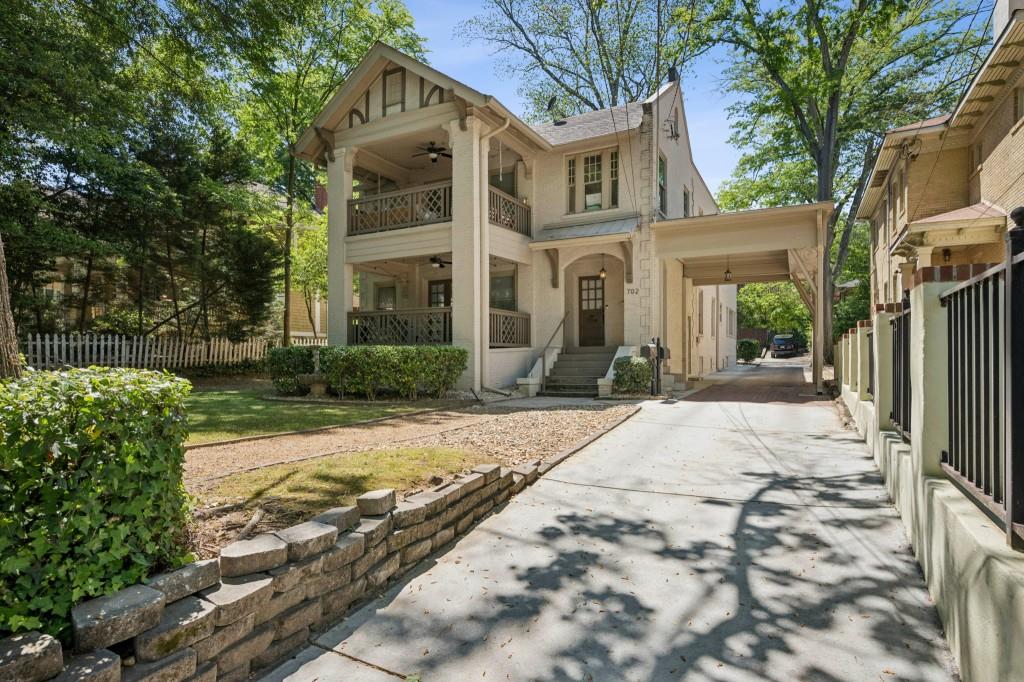 702A Myrtle Street NE