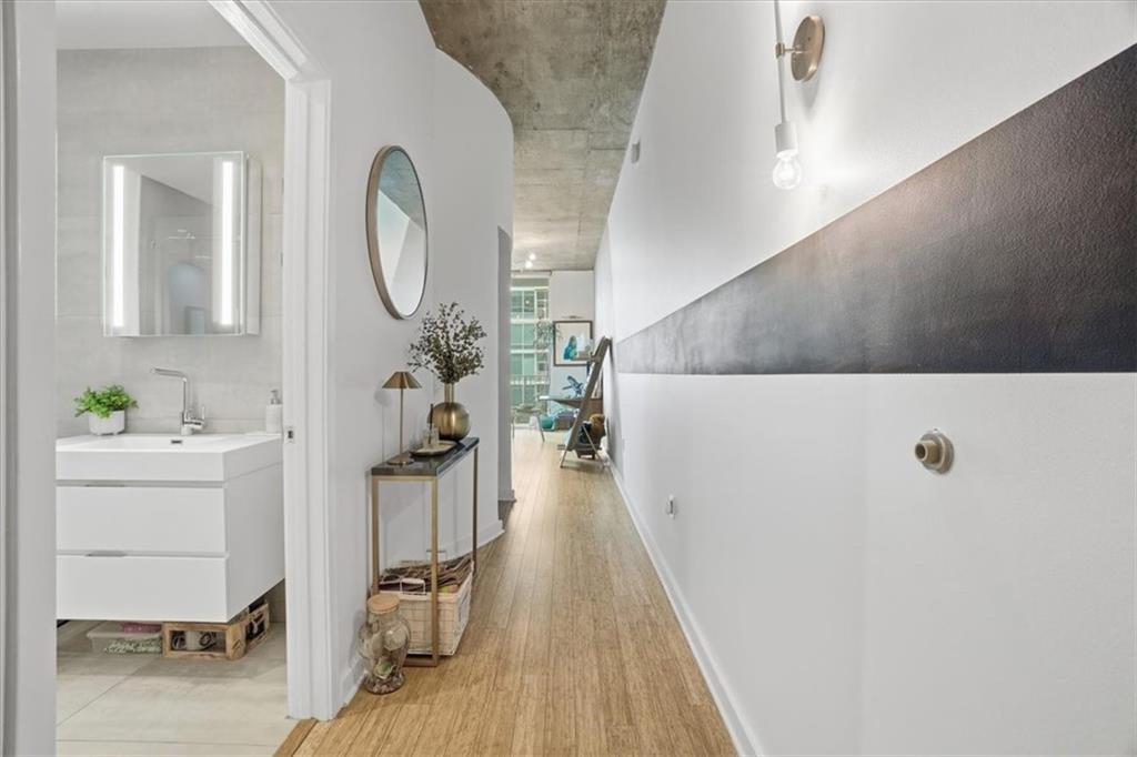 923 Peachtree Street NE 924