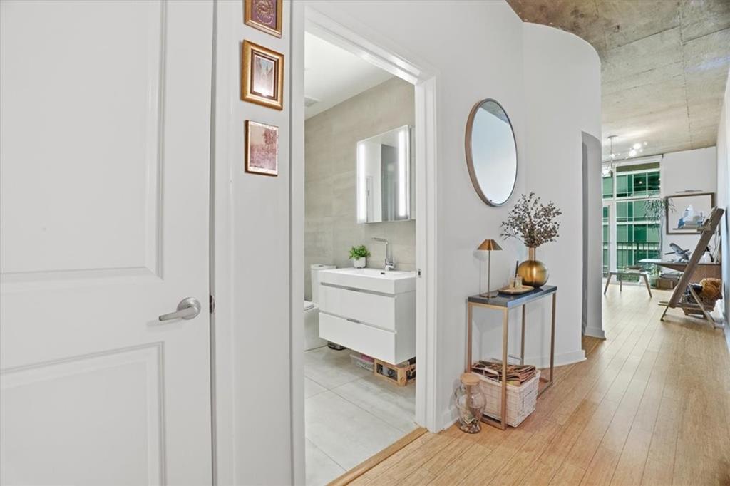 923 Peachtree Street NE 924