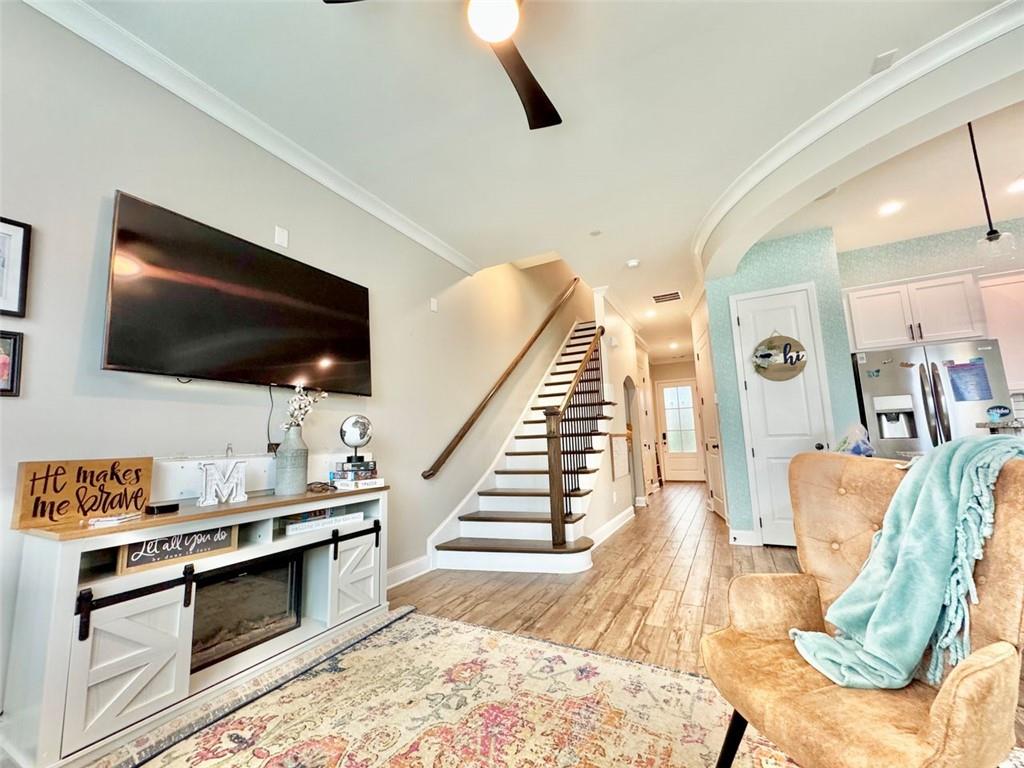 204 DELLWOOD Drive SE
