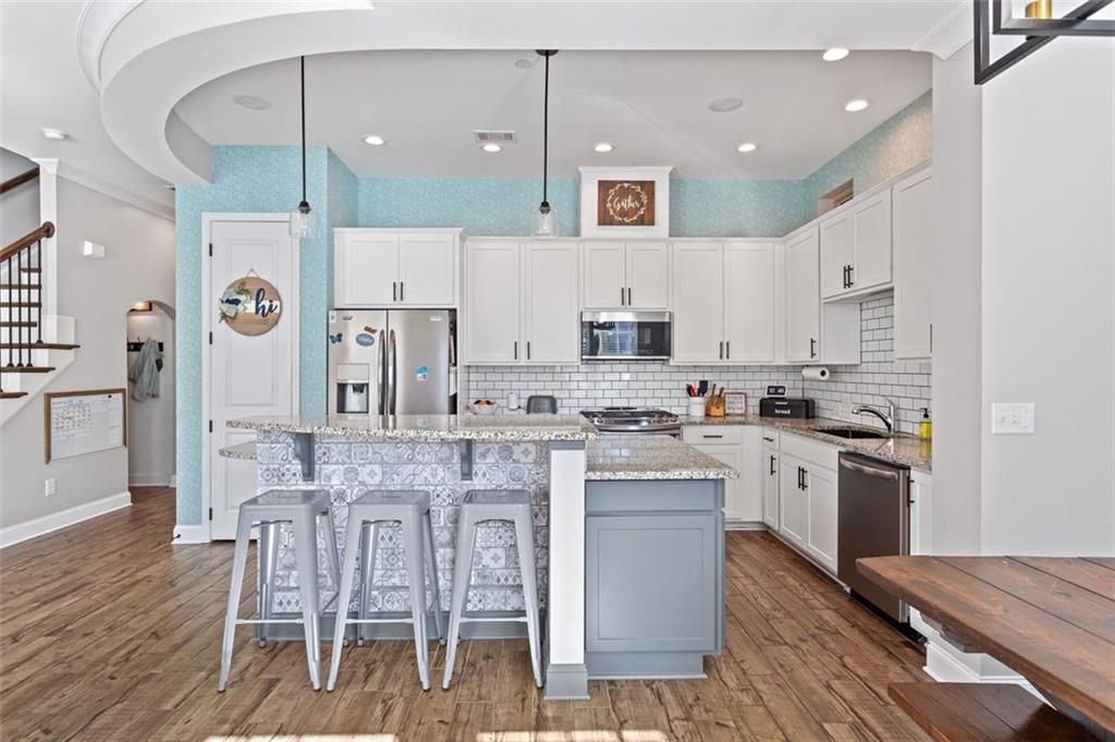 204 DELLWOOD Drive SE