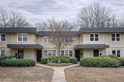 Photo of 275 Lakemoore Drive NE #D, Atlanta, GA 30342 (MLS # 7712364)
