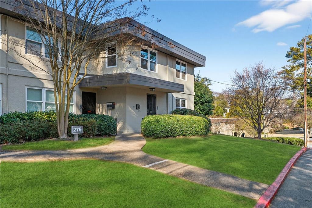 275 Lakemoore Drive NE D