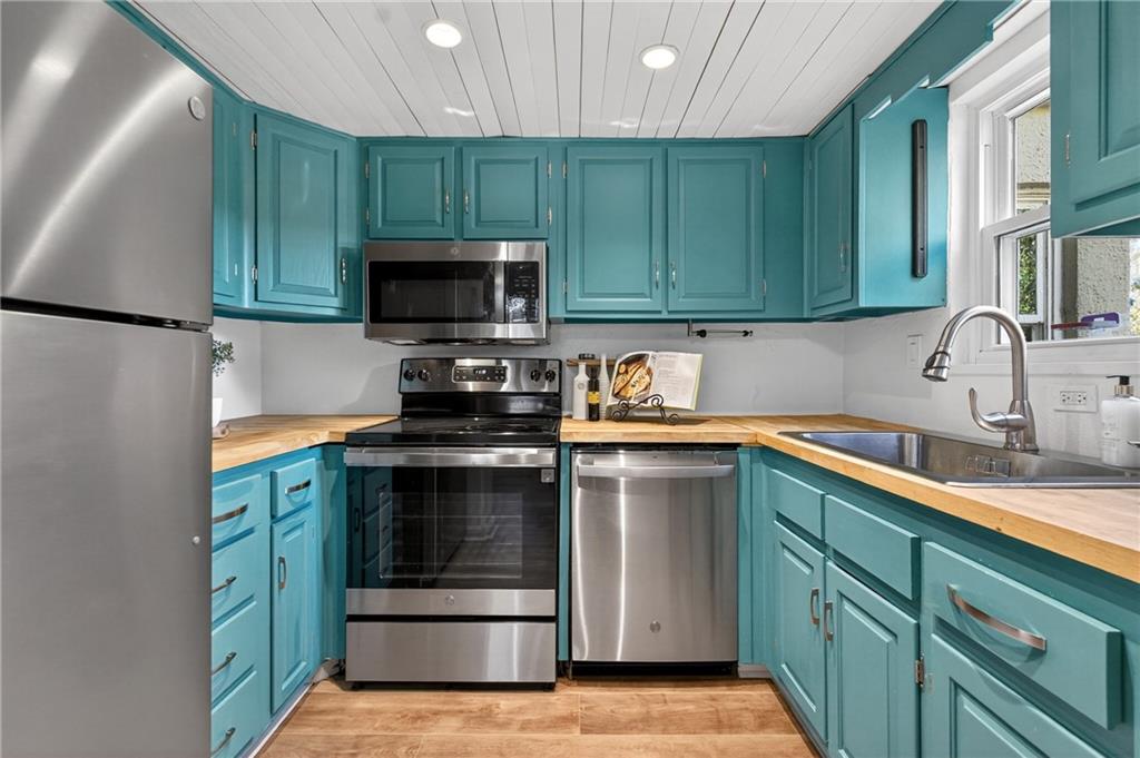 275 Lakemoore Drive NE D