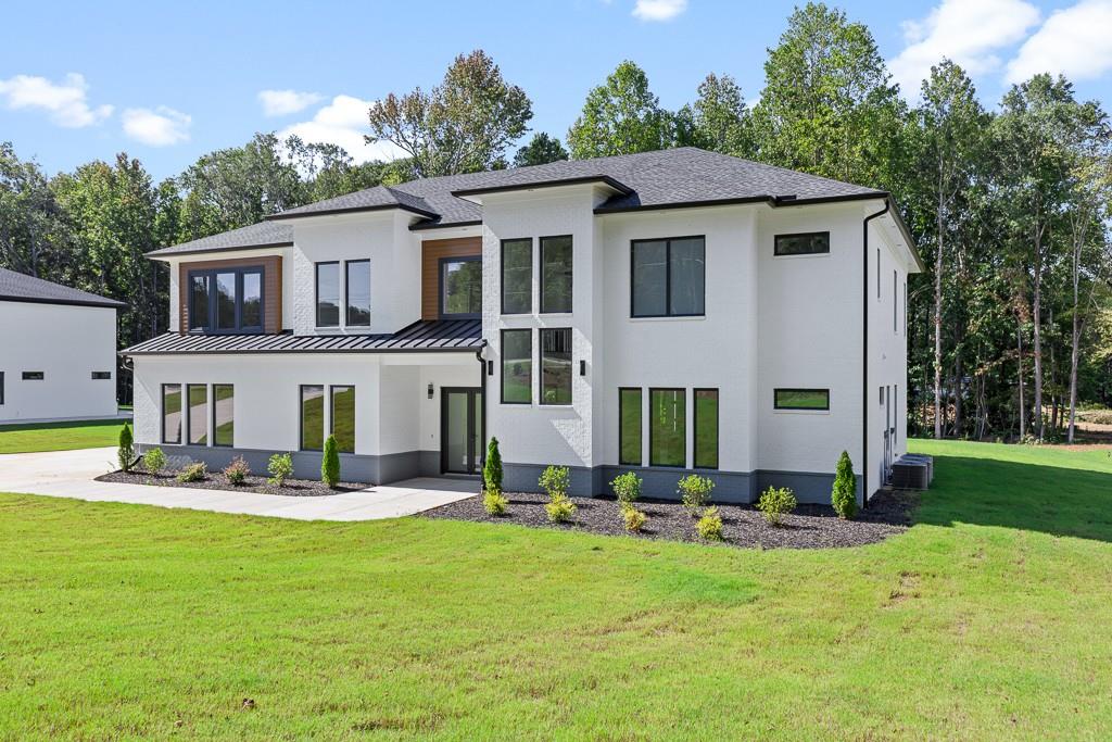 2274 Highway 124 W