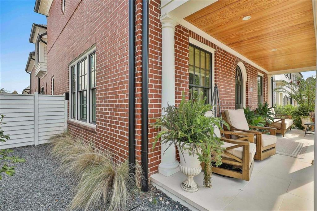 215 3rd Street