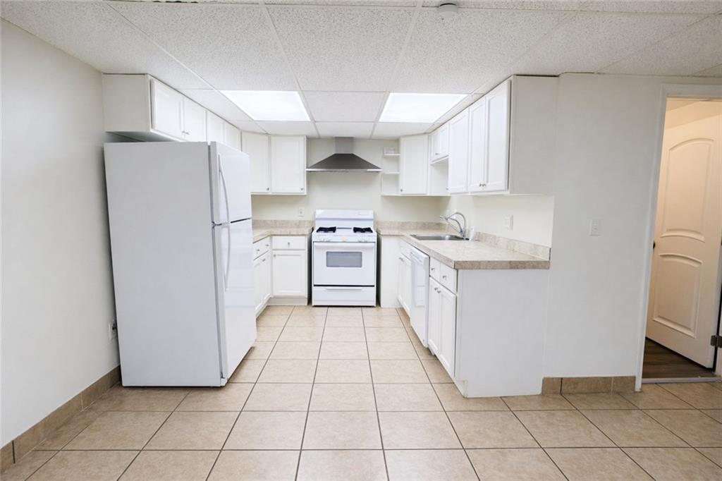 220 Sandy Springs Place D