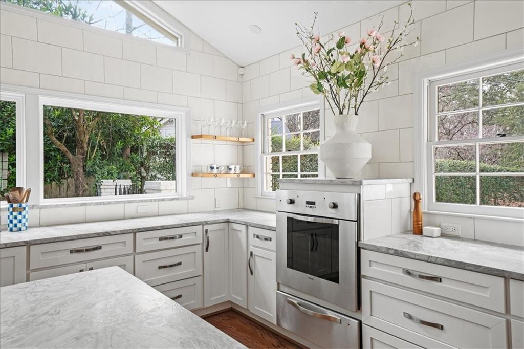 6125 Weatherly Drive