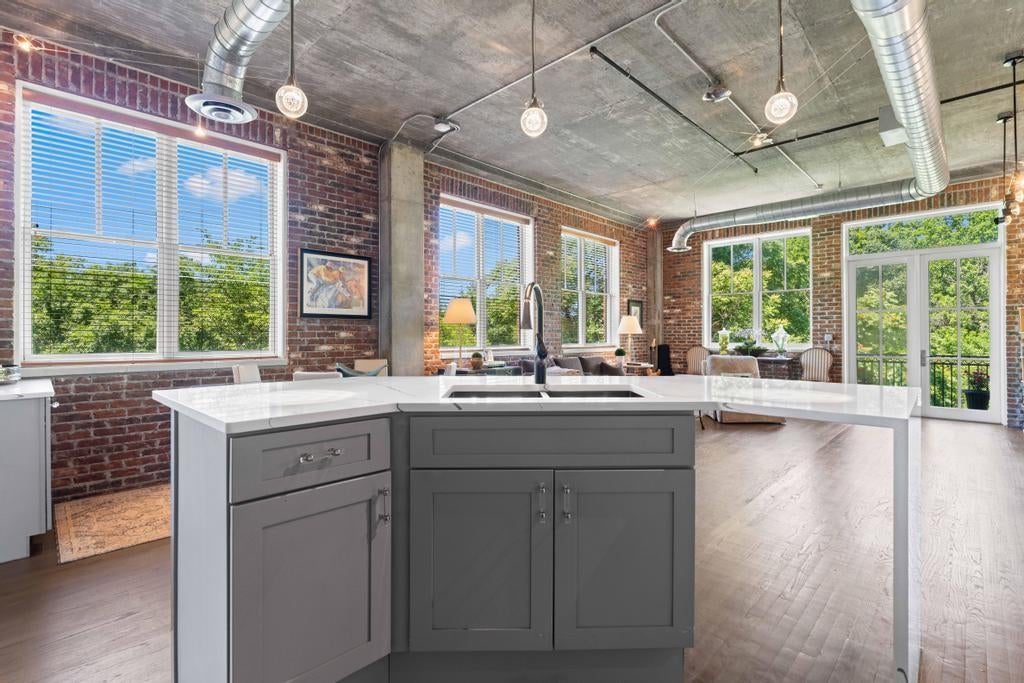 3235 Roswell Road NE 604