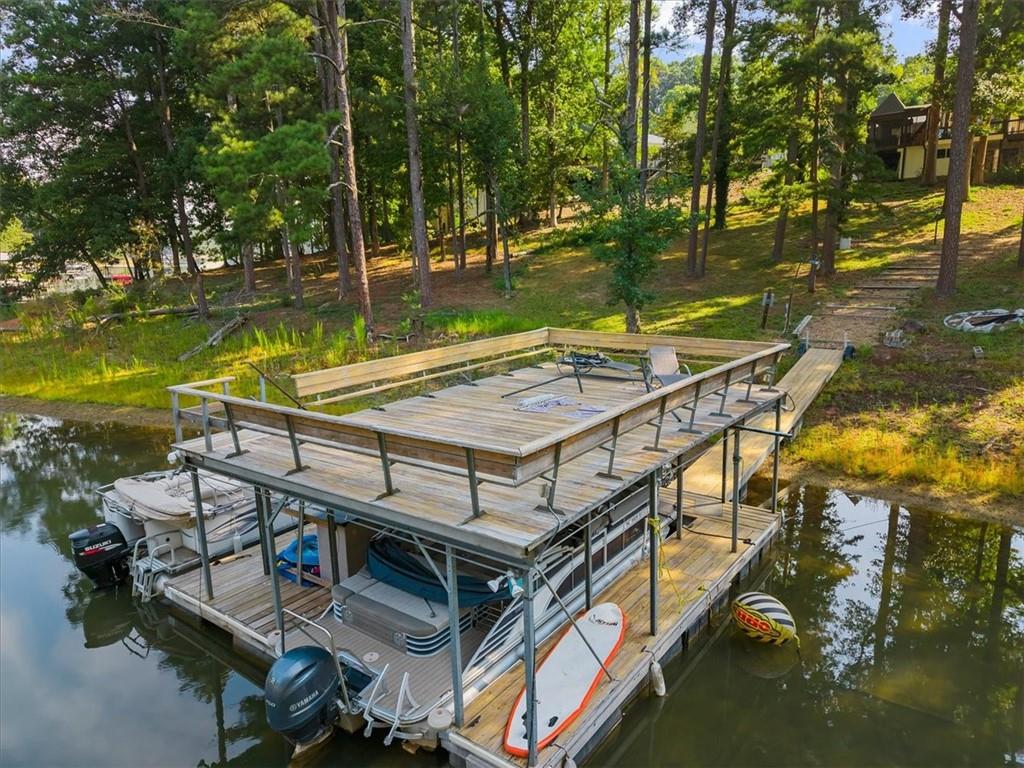 5823 Lakeshore Drive