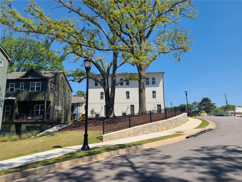 498 Burroughs Street SE 323