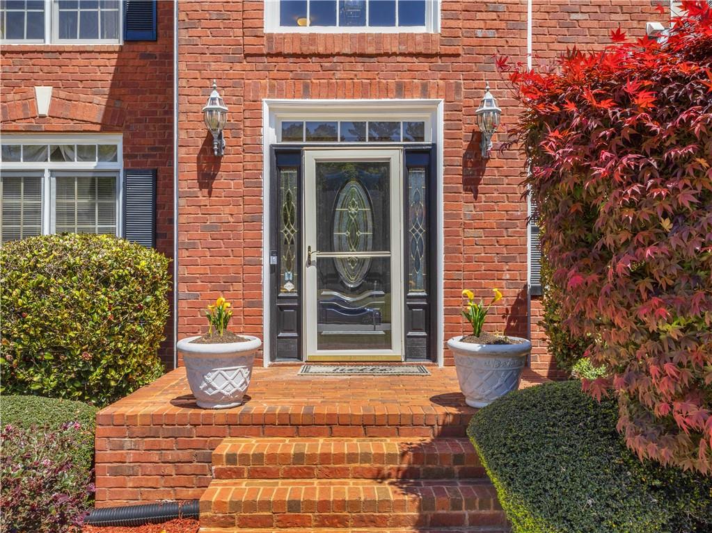 2354 Brentmoore Point