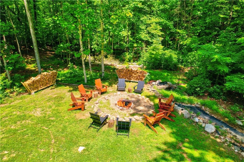 50 Trails End Ct
