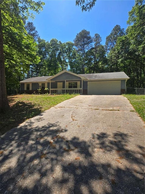 Homes For Sale - 125 E Country Woods Drive<br/> Covington, GA 30016