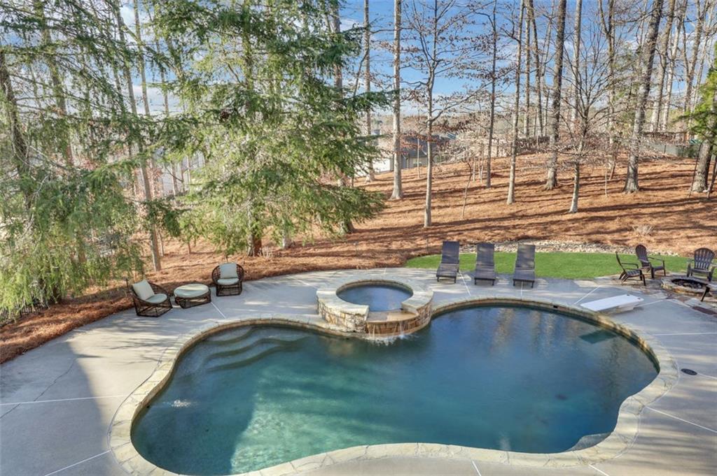 4992 PRICE Drive