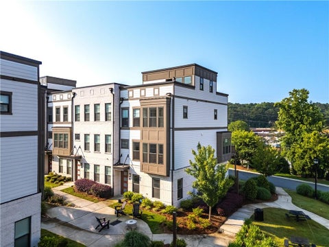 Townhouse For Sale - 2076 Holtz Lane<br/> Atlanta, GA 30318