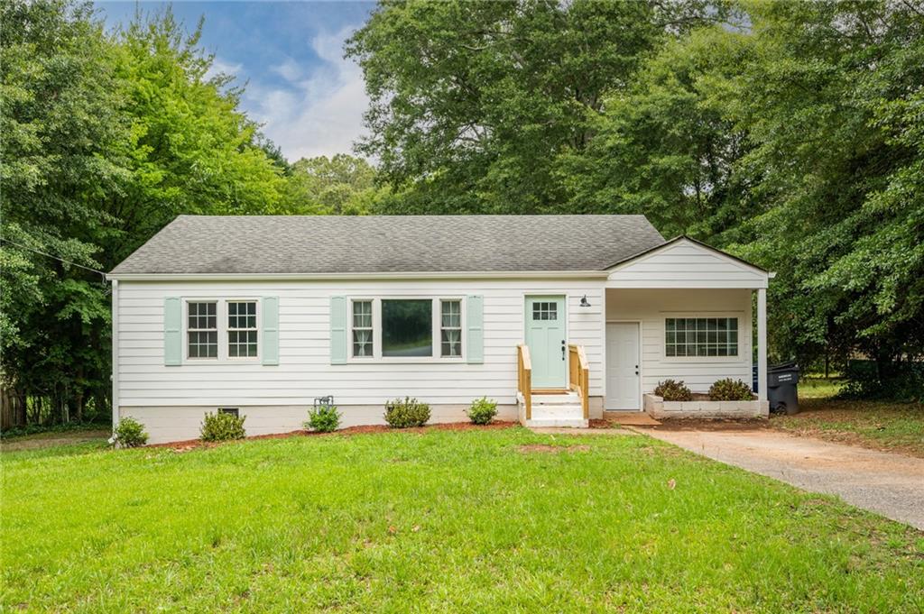 ***$500 Off First Month's Rent with Approved Application & Move-In by 9/15***
Newly renovated and only 3.5 miles from Marietta Square! This 3-bedroom, 2-bath home features an open-concept living room with hardwood floors and eat-in kitchen with a breakfast bar. All stainless steel appliances, solid surface countertops to finish off this gorgeous kitchen. There is a private master suite and 2 additional separate rooms along with a bonus room (perfect for a home office or rec area). The oversized laundry room includes a washer and dryer. Located on a private lot and huge back yard with plenty of privacy. You do not want to miss this home!
