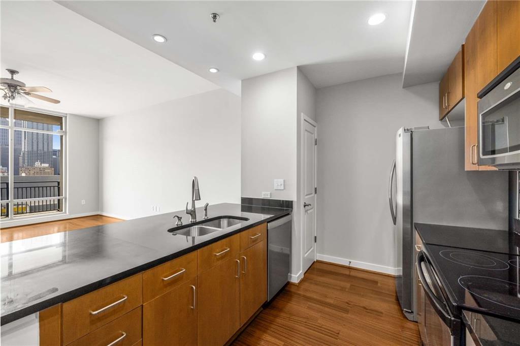 565 Peachtree Street NE 1206