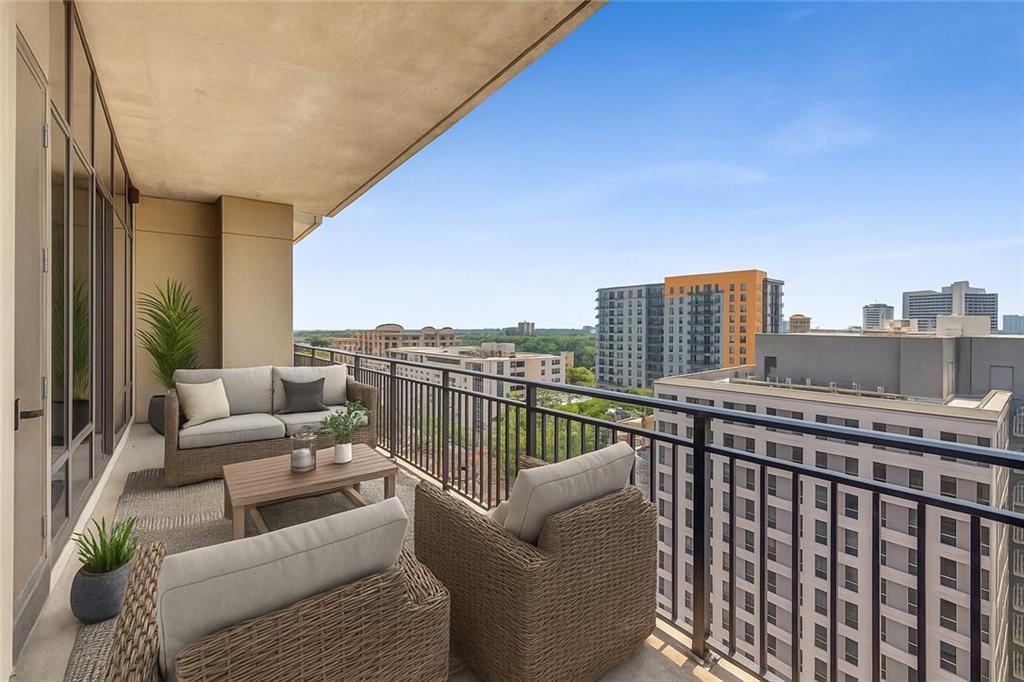 565 Peachtree Street NE 1206